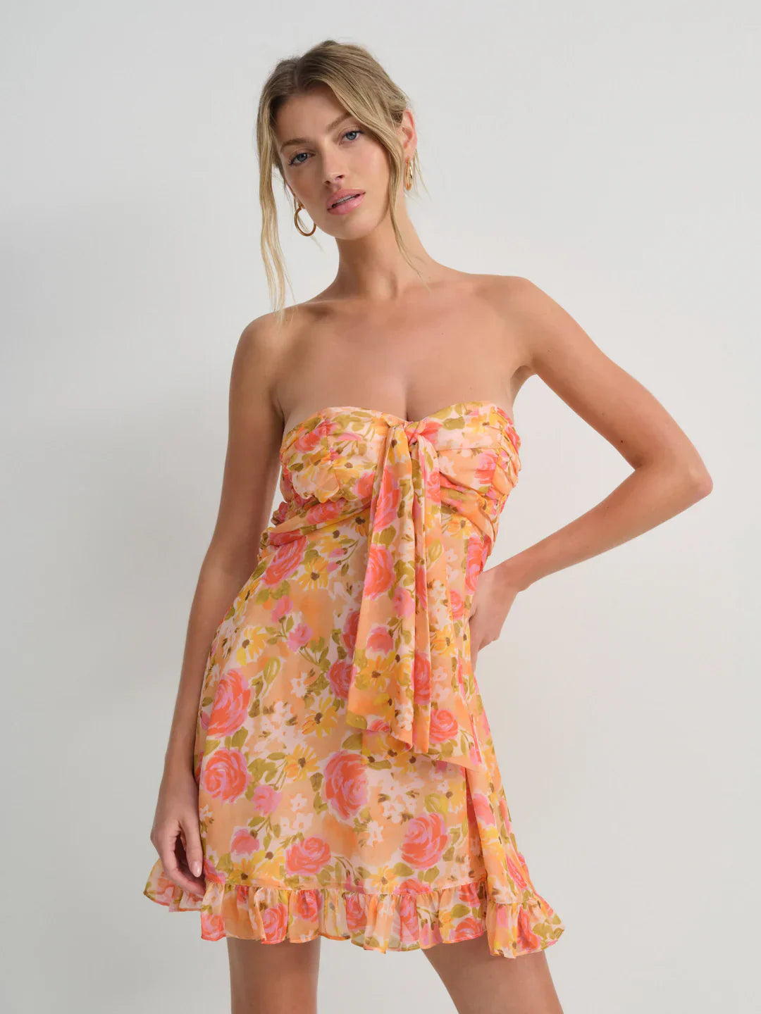 Sofistikeret Boho-Maxikjole med Blomsterprint
