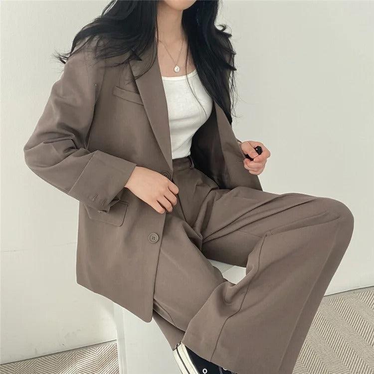 Elysia | Tvådelad Kostym med Lång Blazer för Moderna Kvinnor