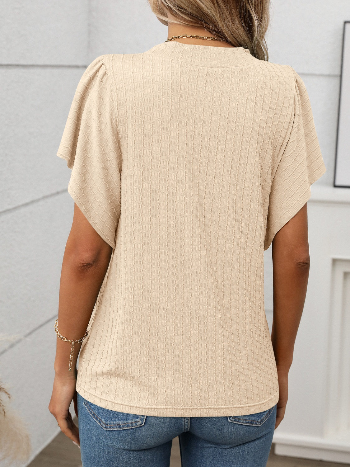 Elegant T-Shirt med Rund Hals og Lette Ærmer