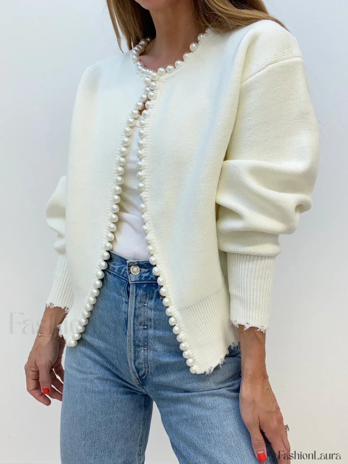 Elegant Strikcardigan med Perler og Fransk Kant