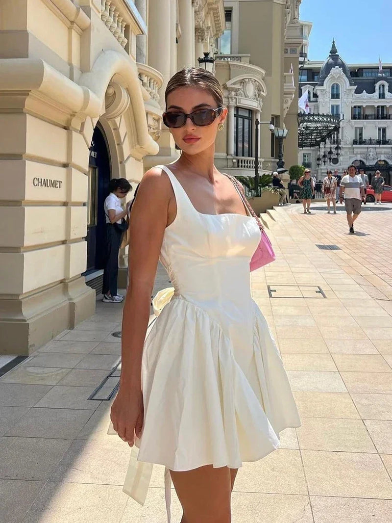 Celine™ | Elegant Minikjole med Åben Ryg og Sløjfe