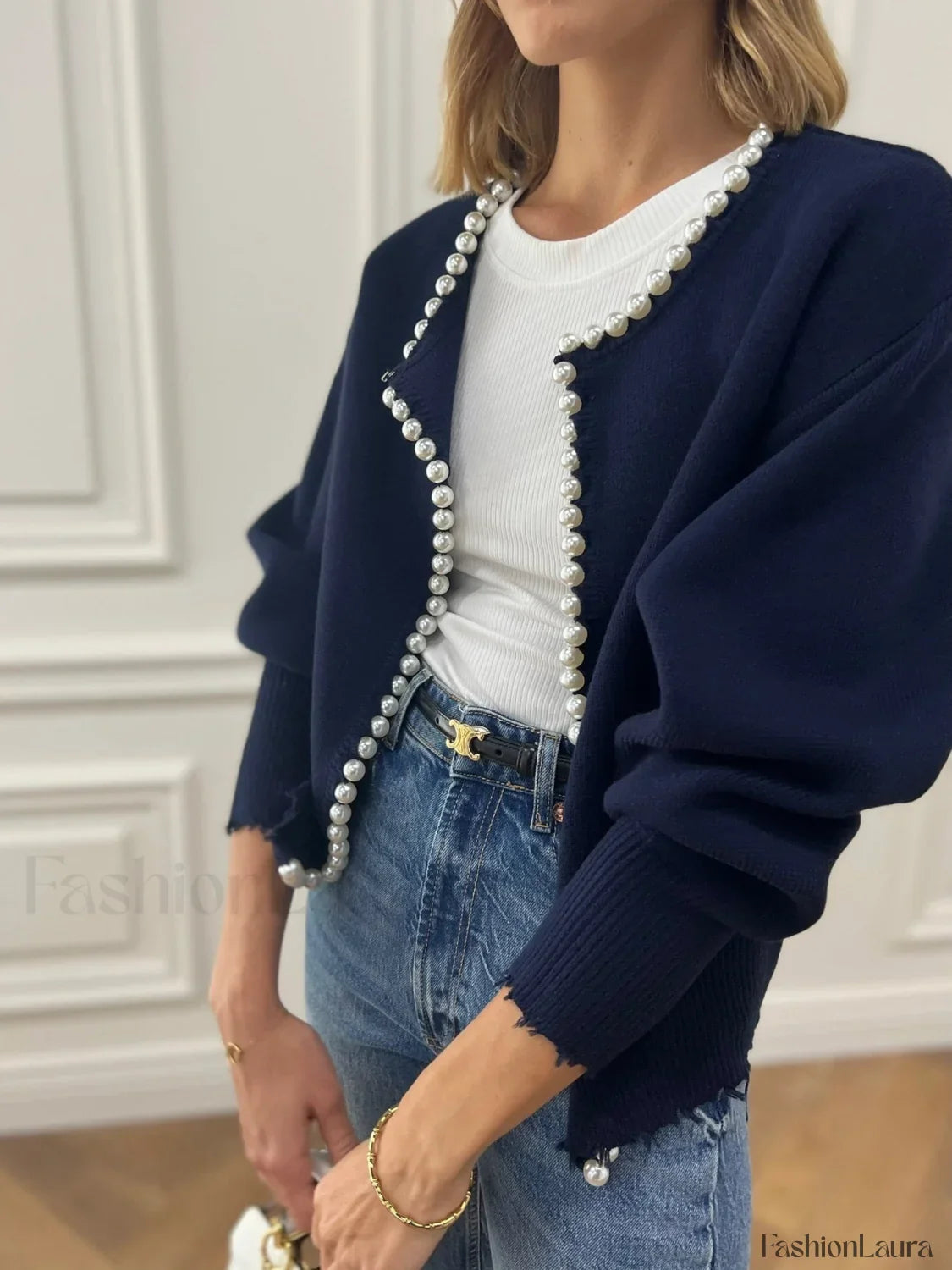Elegant Strikcardigan med Perler og Fransk Kant