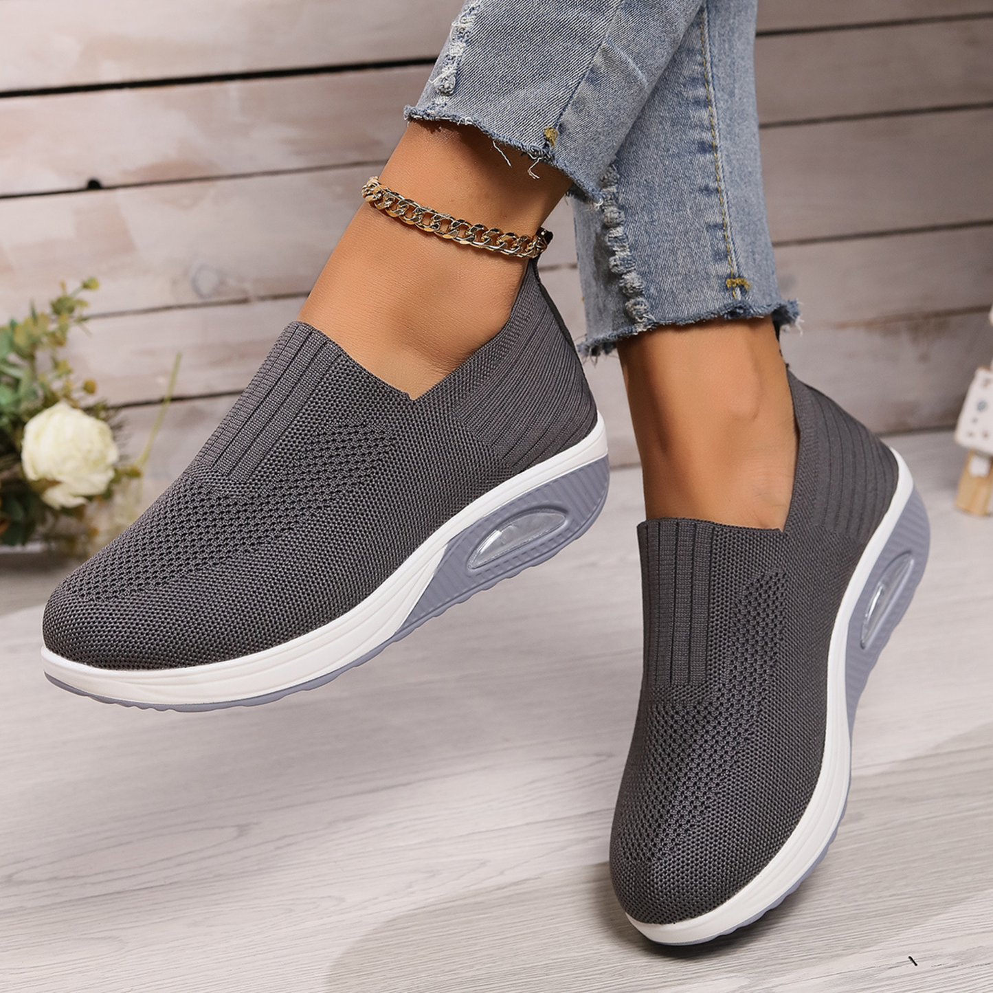 Snörningsfri ortopedisk sneaker