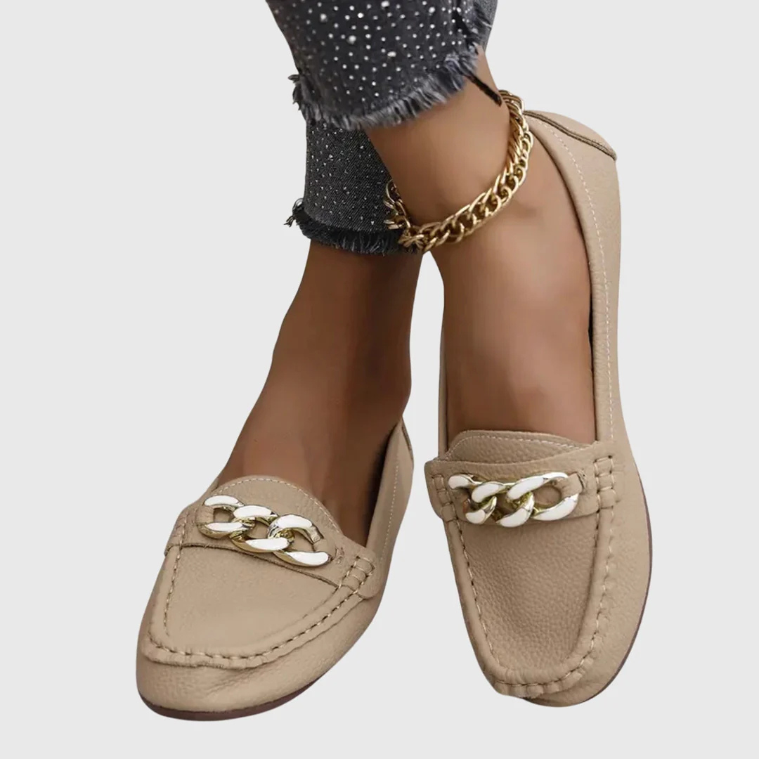 Sienna | Eleganta Slip-On Loafers med Kettendetalj