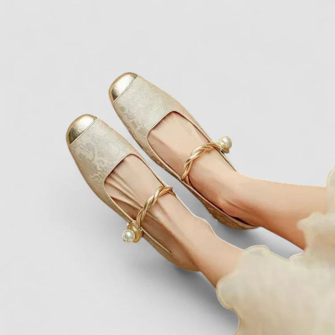 Evelina | Eleganta Skor med Detaljer och Låg Klack