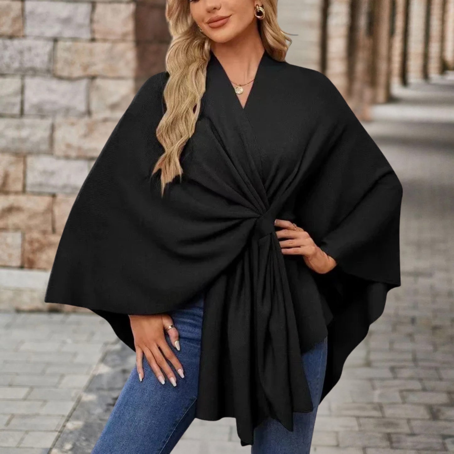 Elegant Damebluse med Cape-stil og Frontknytning