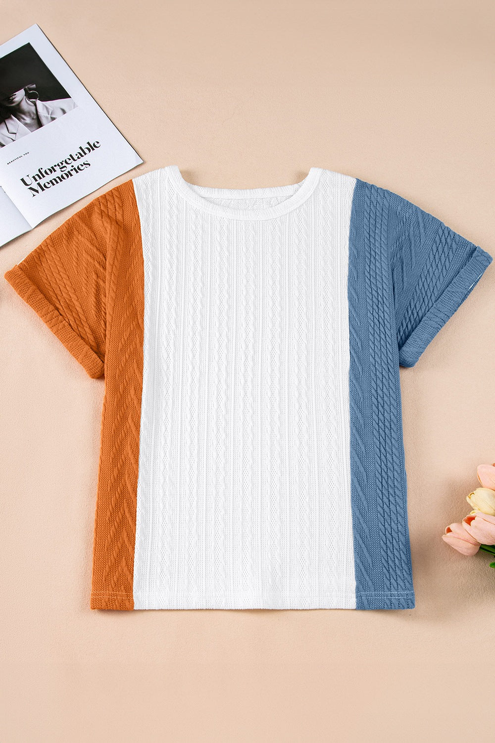 Farverigt T-Shirt med Moderne Snit og Casual Stil