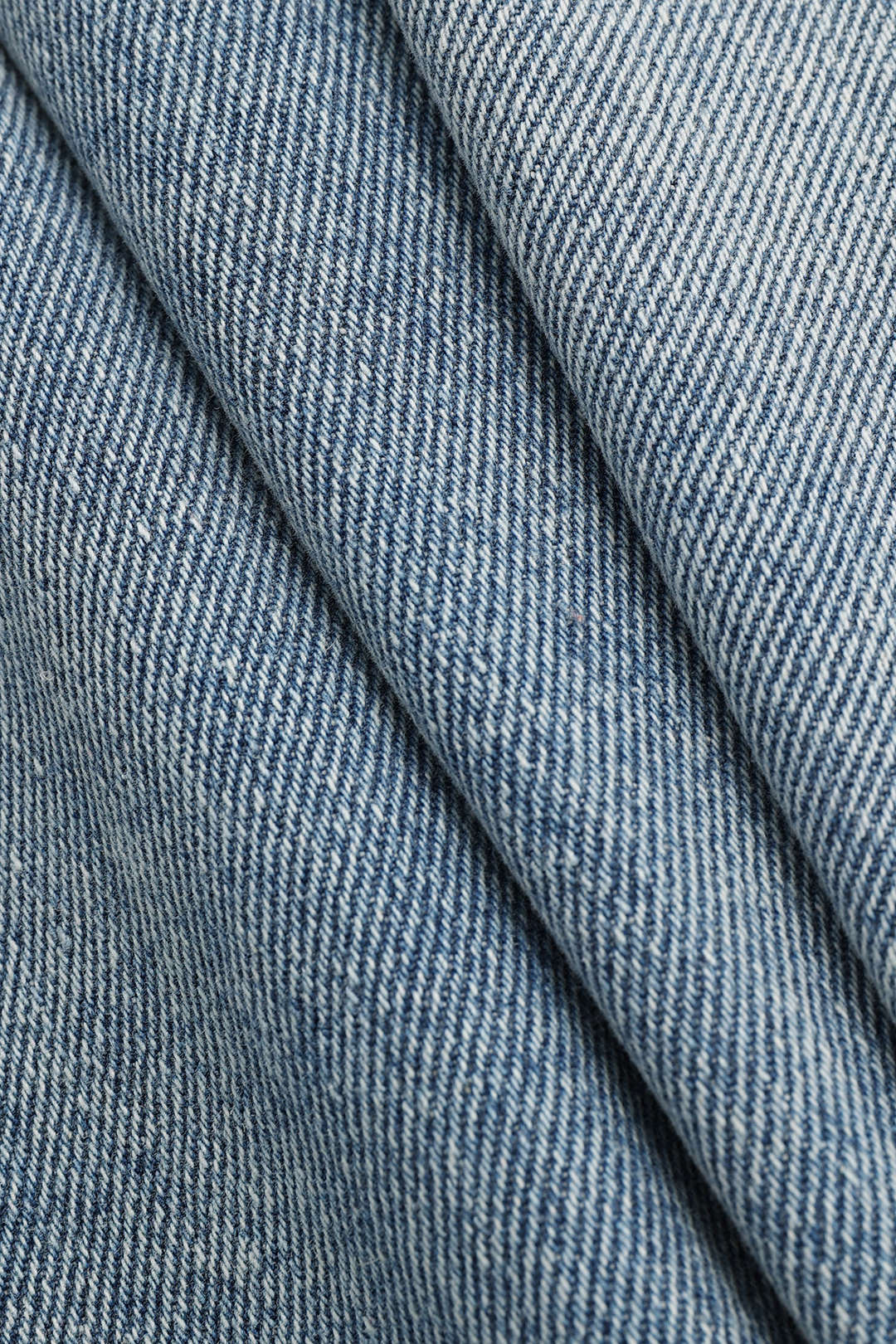 Cornelia damejeans med asymmetrisk bund – moderne high-waist fit