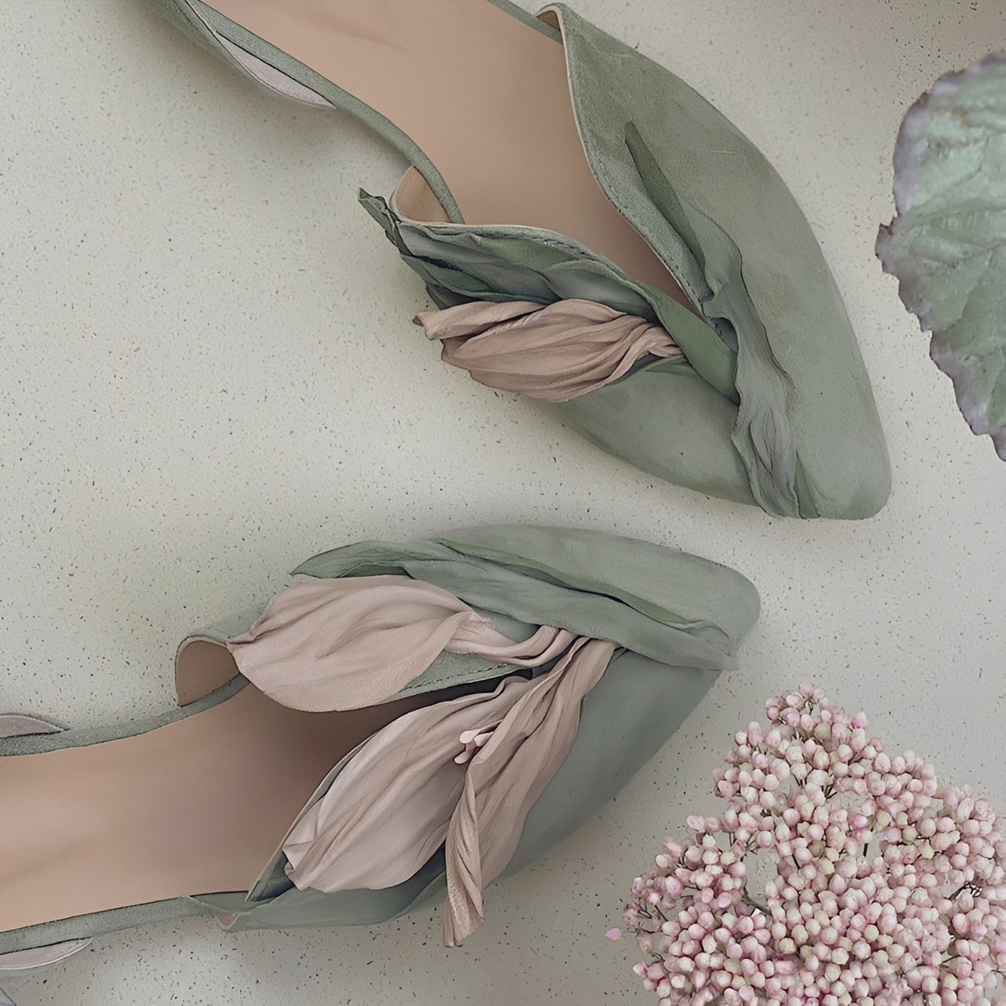 Livia - Eleganta platta damskor med blommiga detaljer