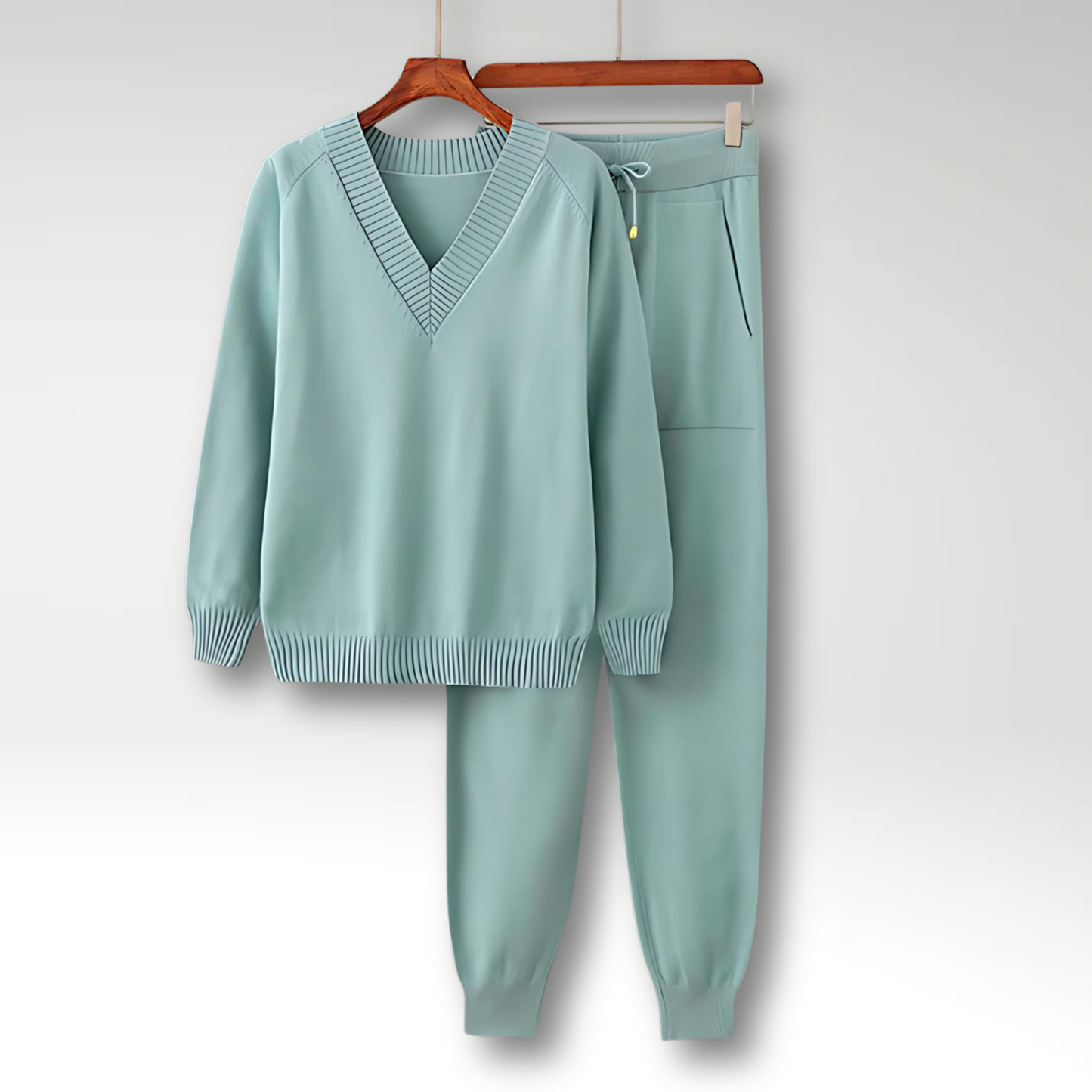 Elegant mysset med luva och byxor – Stilfull avkoppling