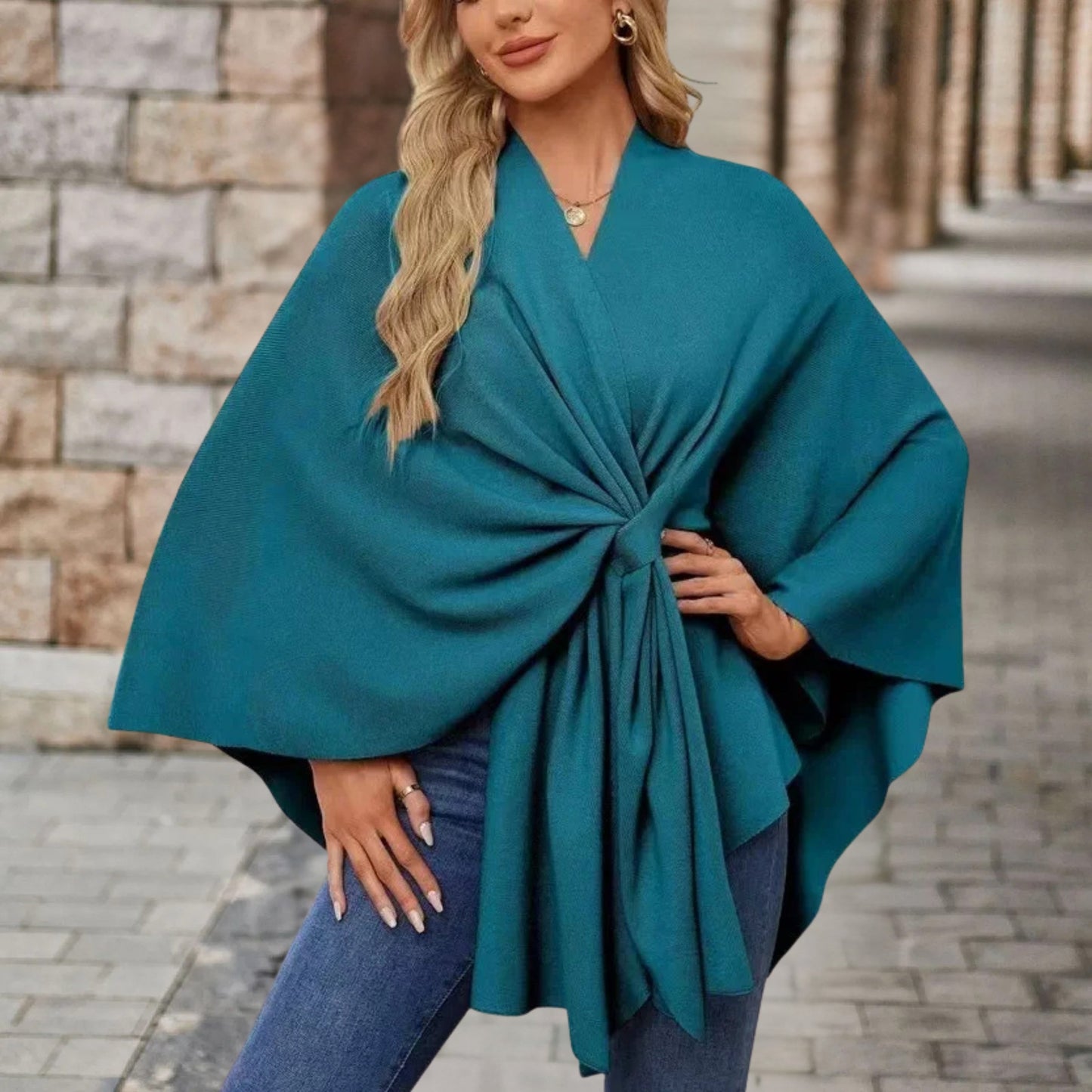 Elegant Damebluse med Cape-stil og Frontknytning