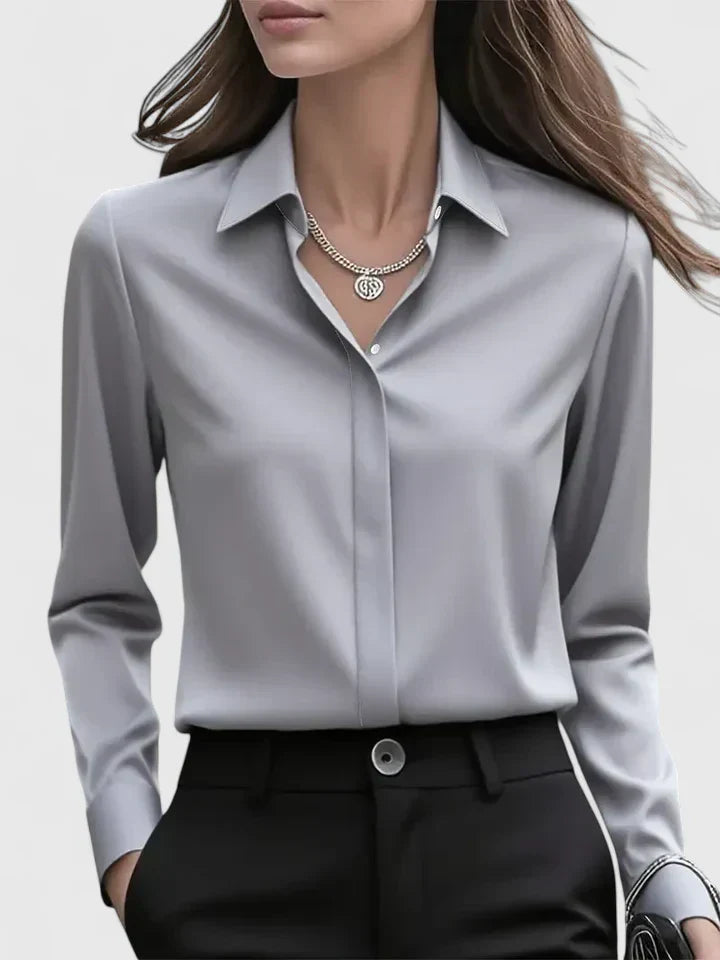 Mira | Elegant satinblus med knappslå för damer