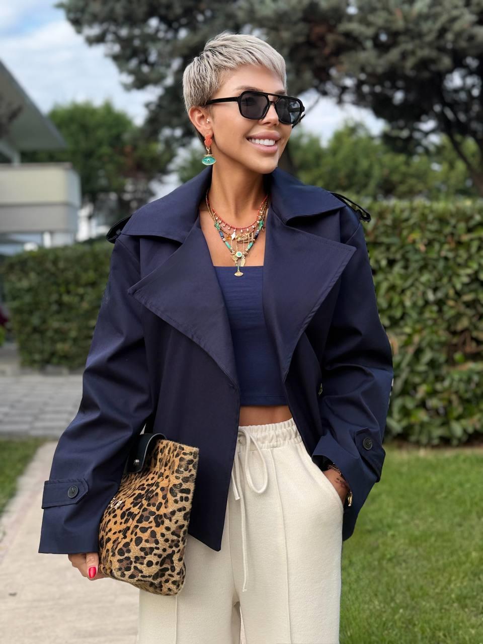 Stilfuld Cropped Blazer med Bindebælte