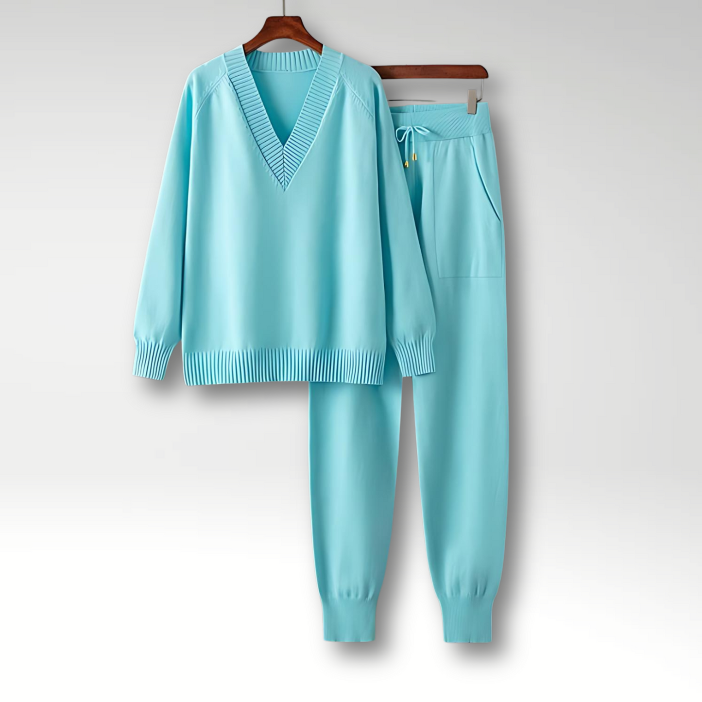 Elegant mysset med luva och byxor – Stilfull avkoppling