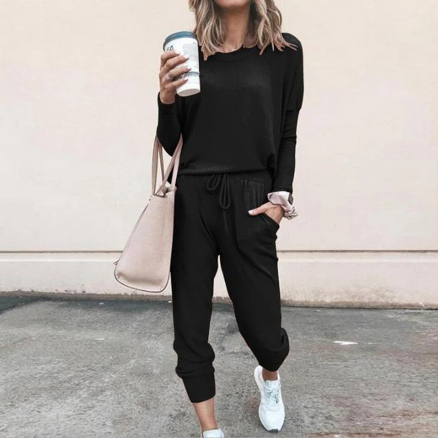 Set för kvinnor med loungestil och joggers
