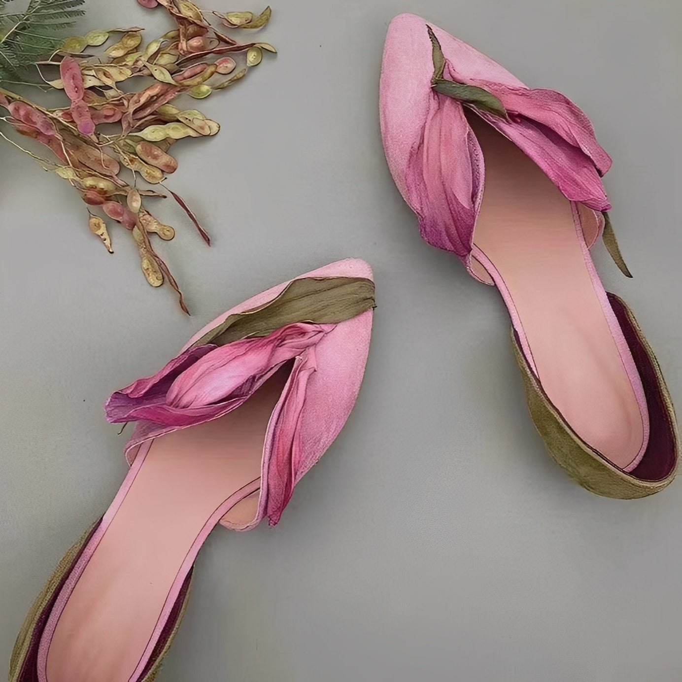Livia - Eleganta platta damskor med blommiga detaljer