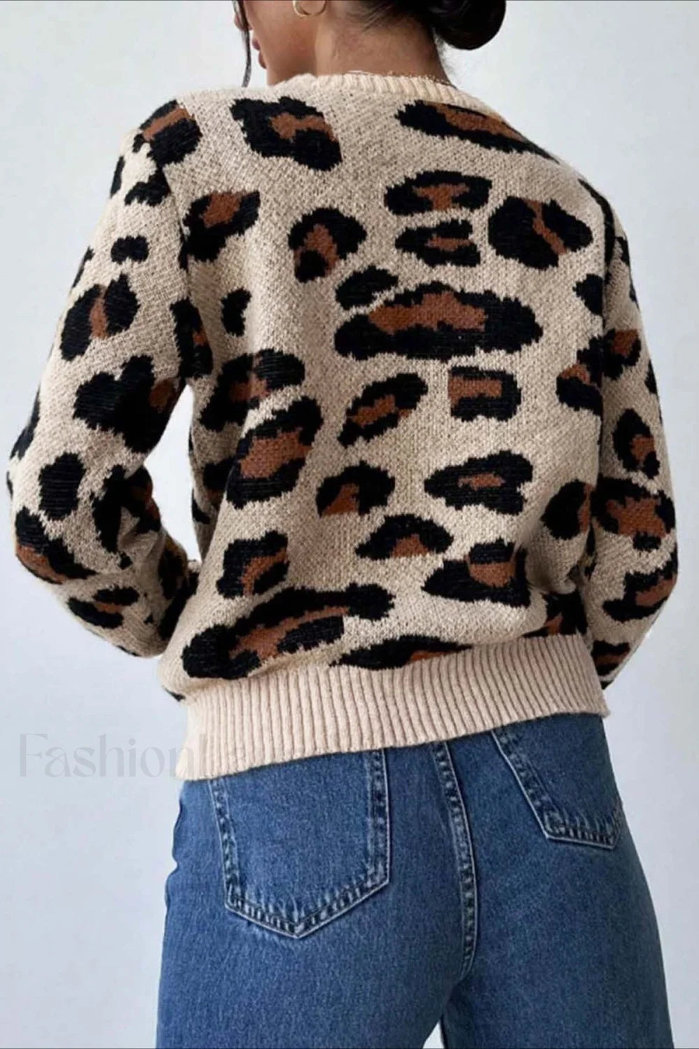 Chic tröja med färger och leopardmönster