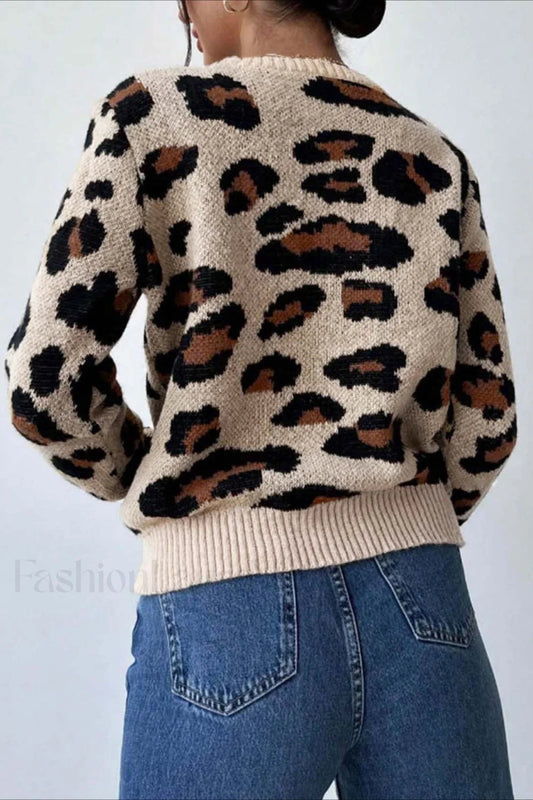 Chic tröja med färger och leopardmönster