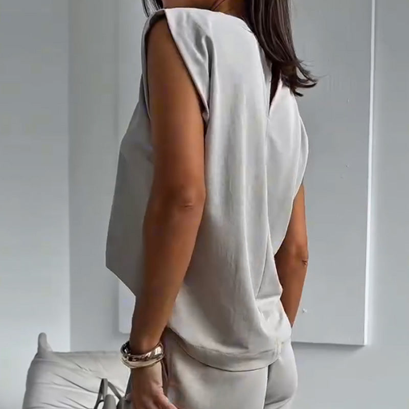 Elegant tvådelat set med t-shirt och vida byxor