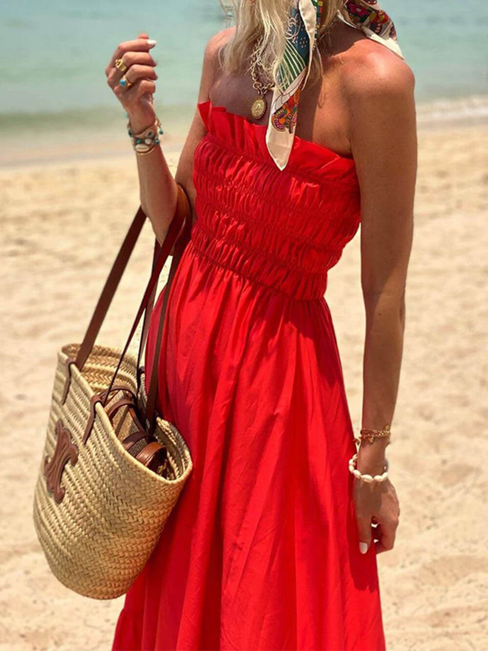 Sofistikeret Maxikjole med Off-Shoulder Design til Sommerens Eventyr