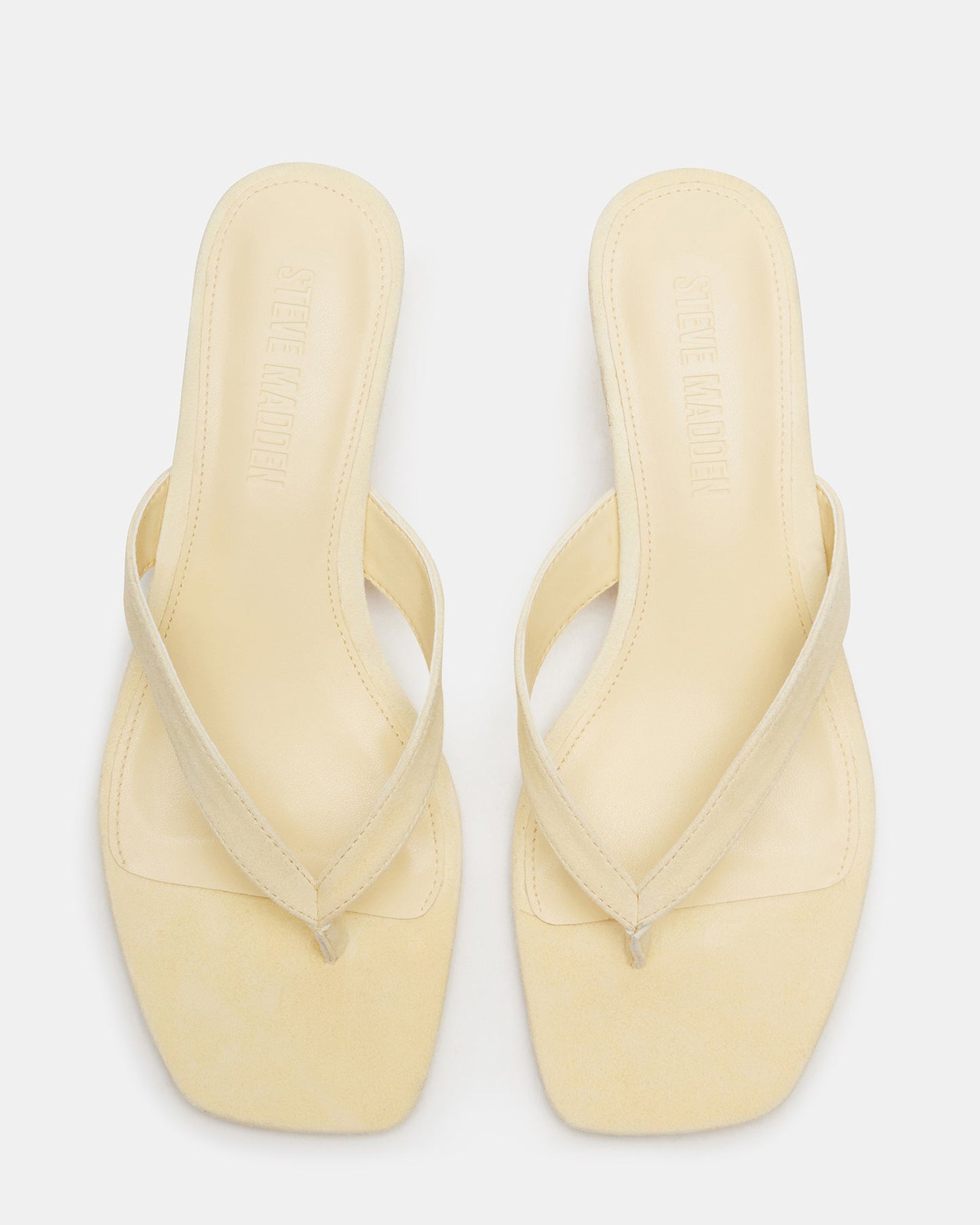 Futuristiska klackar med vass tå