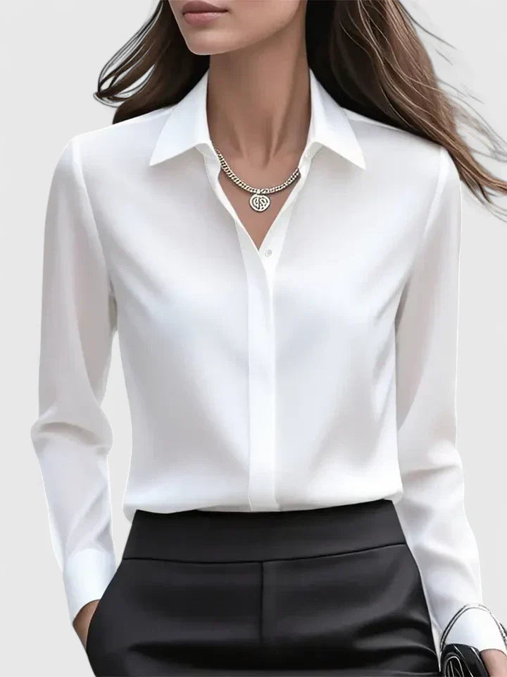Mira | Elegant satinblus med knappslå för damer