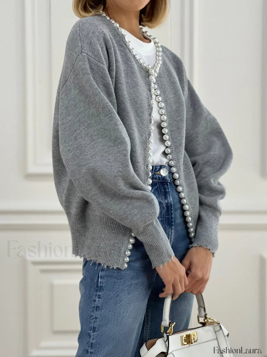 Elegant Strikcardigan med Perler og Fransk Kant
