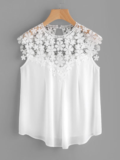Feminine Bluse med Blomsterbroderi og Let Silhuet