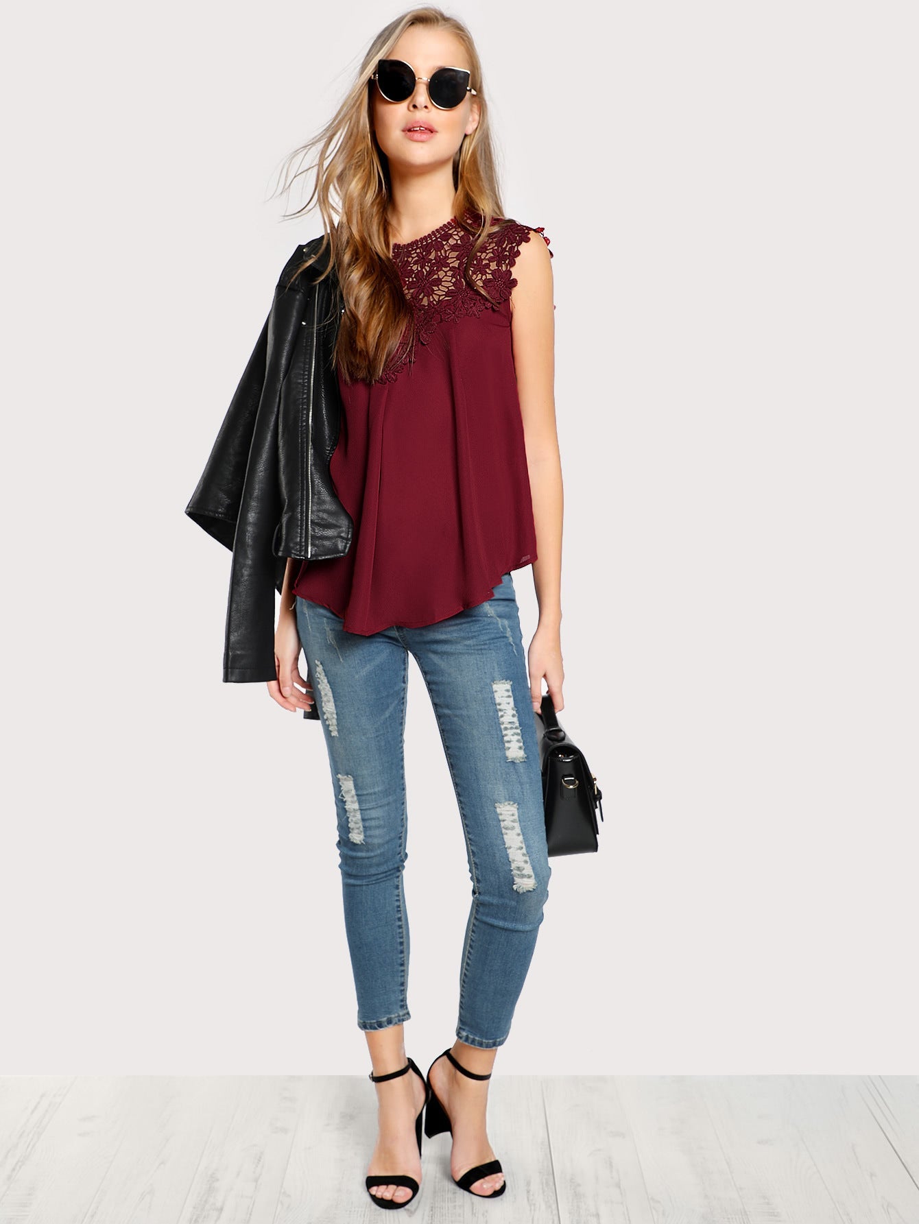 Feminine Bluse med Blomsterbroderi og Let Silhuet
