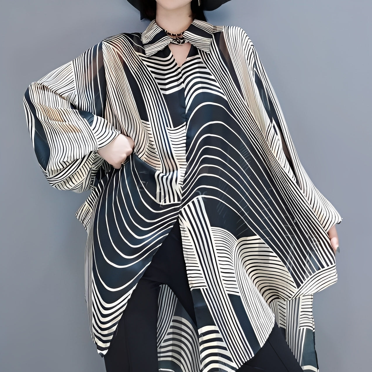 Luftig Chiffonblus med Modern Design för Kvinnor