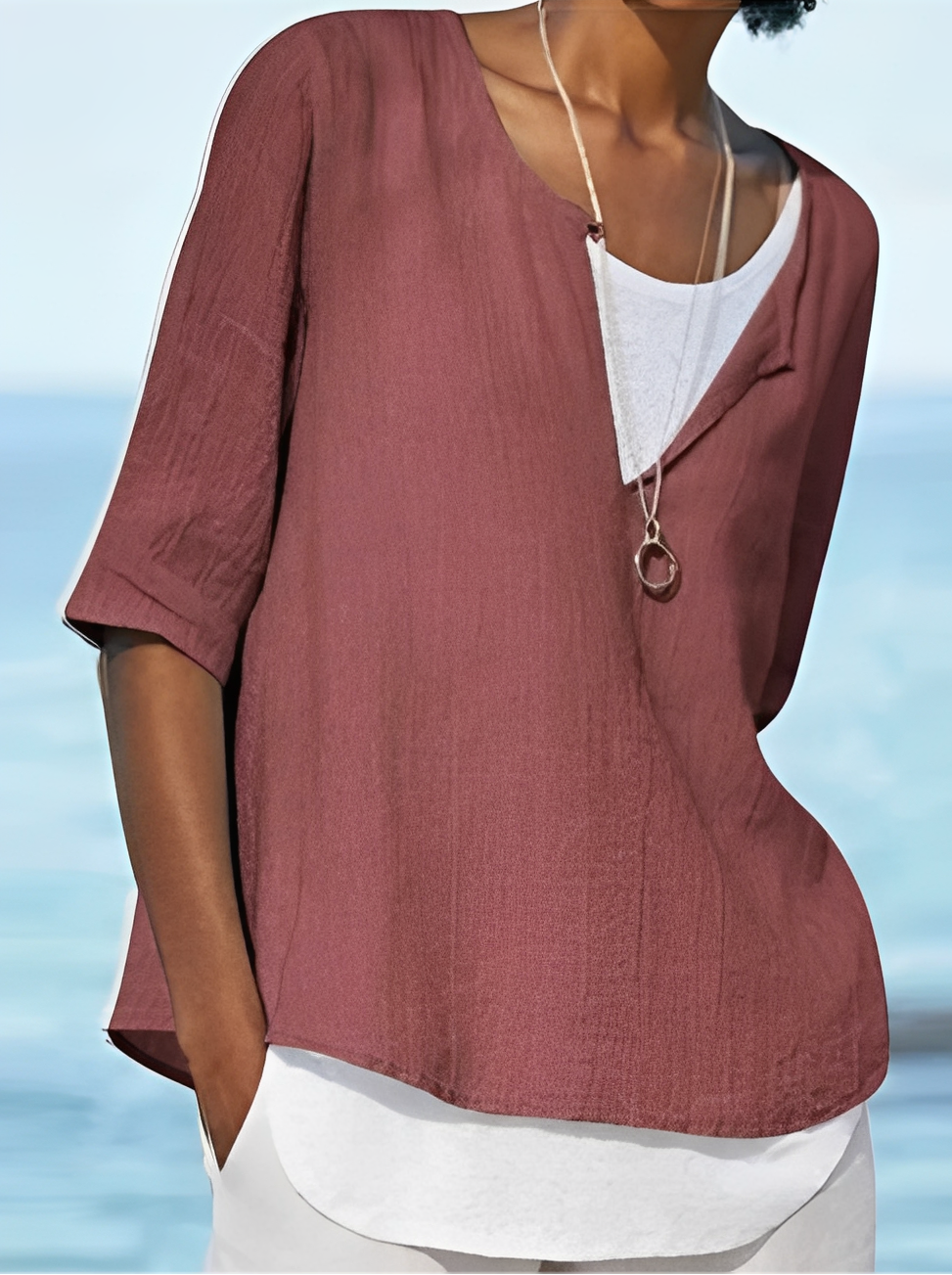 Luna - Elegant Blus med Lagerdesign för Kvinnor