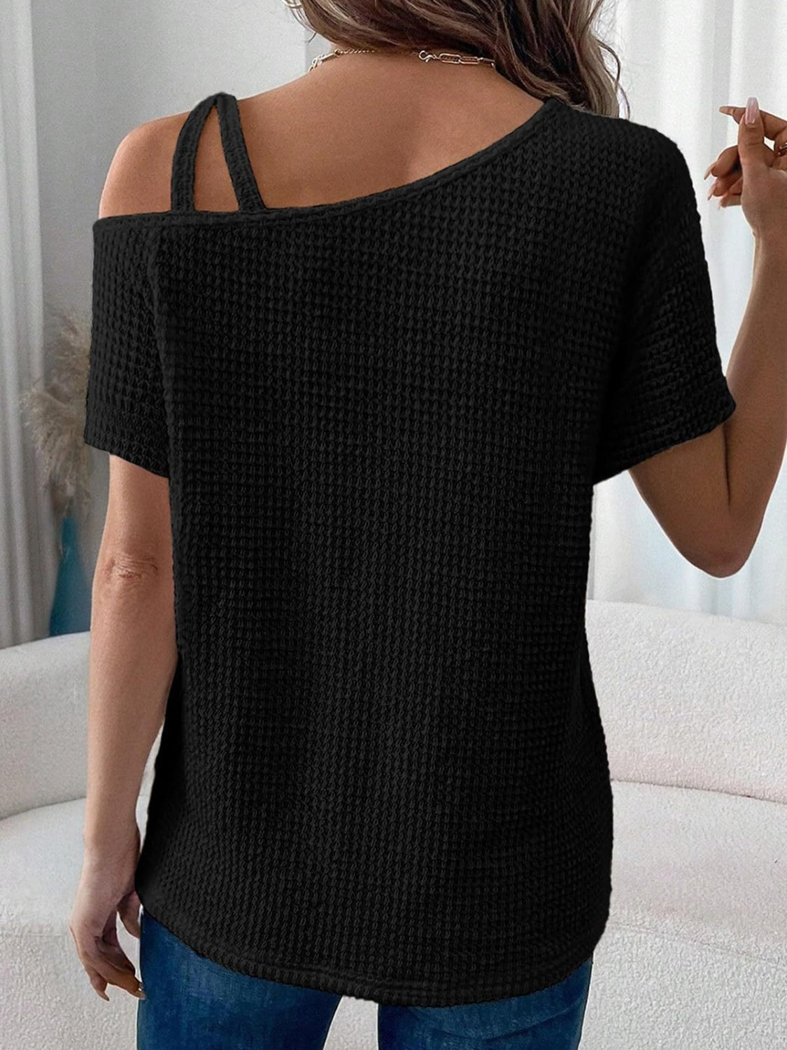 Stilfuldt Asymmetrisk T-Shirt med Rund Halsudskæring