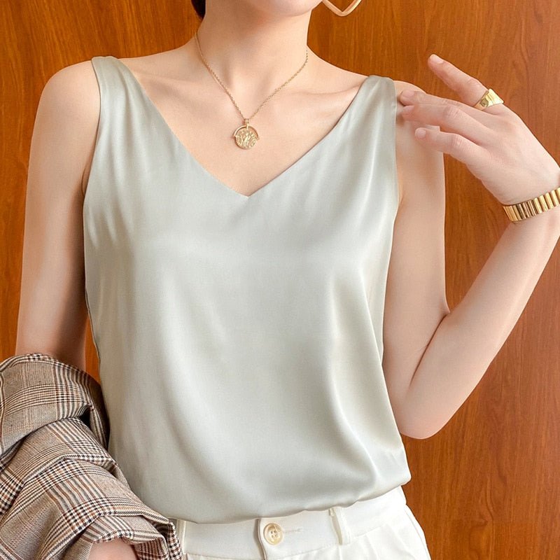 Sublim | Elegant Satin V-ringad Top för Damer