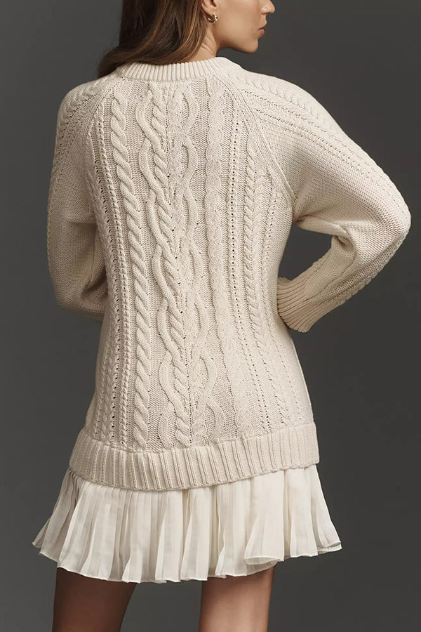 Elegant Strikkjole med Plisserede Chiffon Detaljer