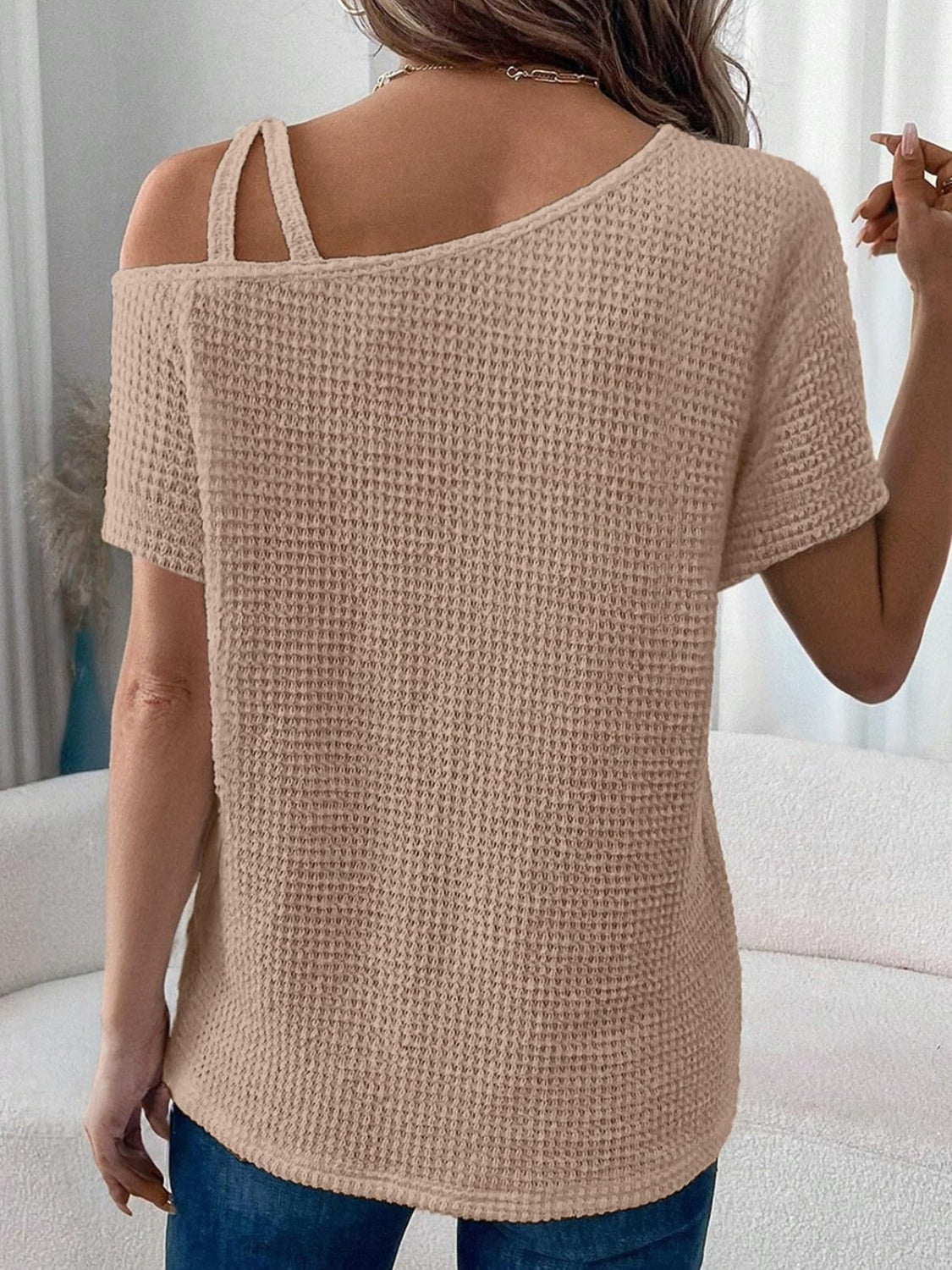 Stilfuldt Asymmetrisk T-Shirt med Rund Halsudskæring