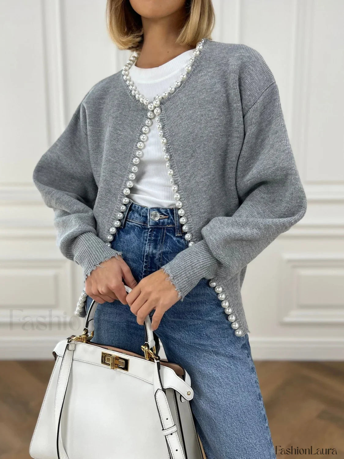 Elegant Strikcardigan med Perler og Fransk Kant