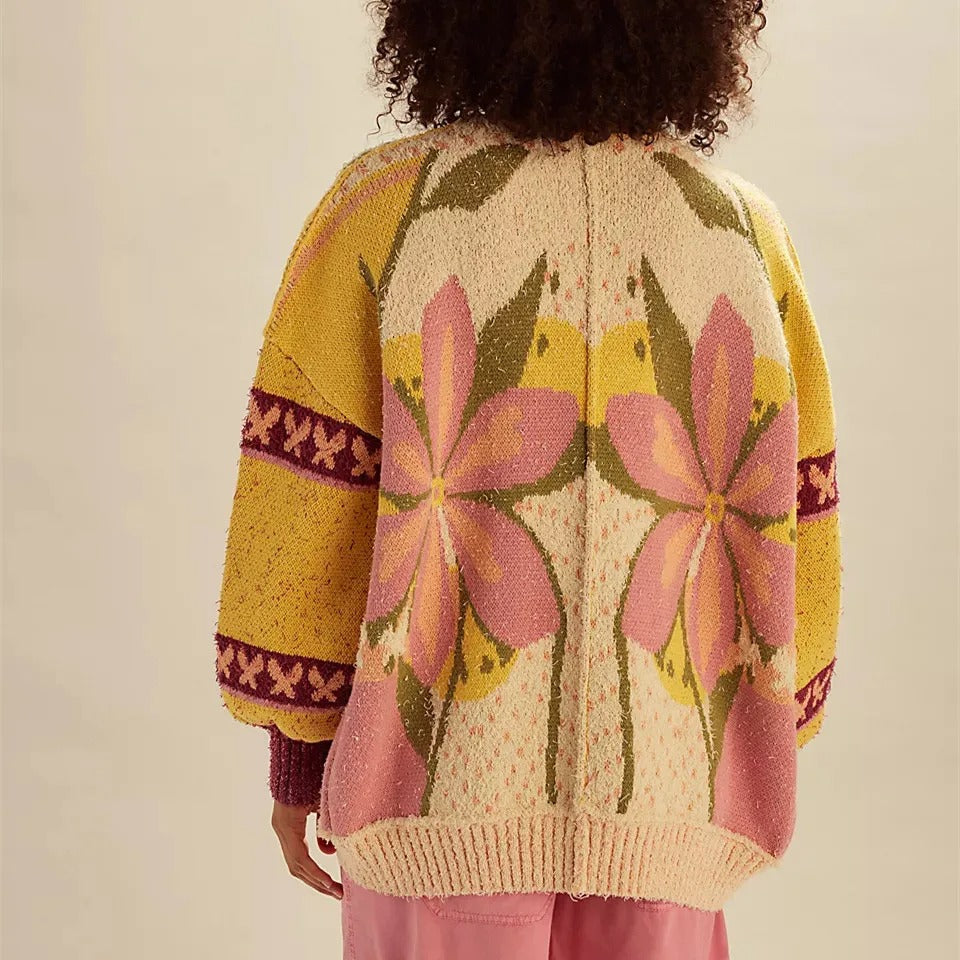 Elegant og blød cardigan med blomsterdesign og rummelig pasform