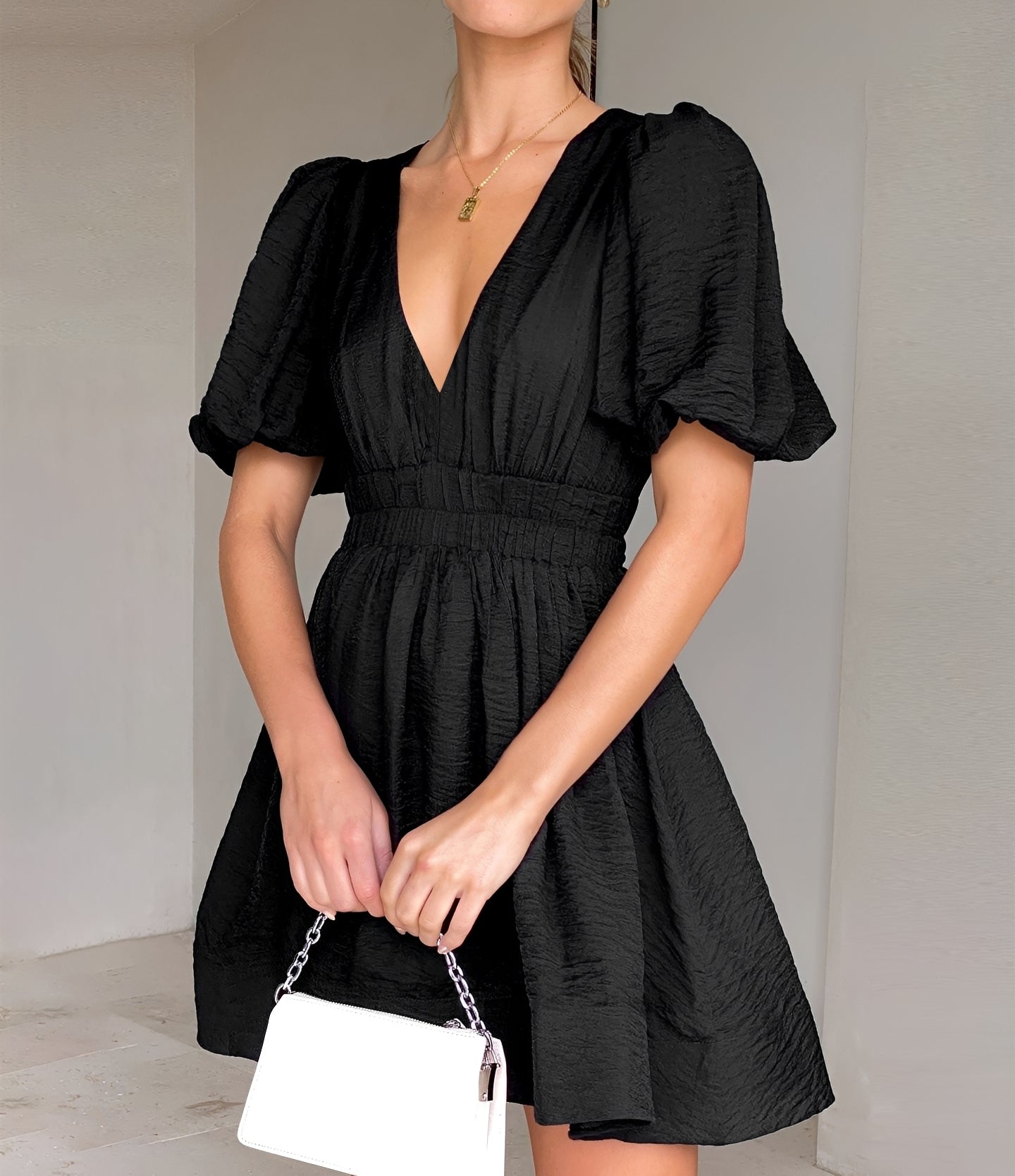 Nova - Eleganta Miniklänningen för Självsäker Stil