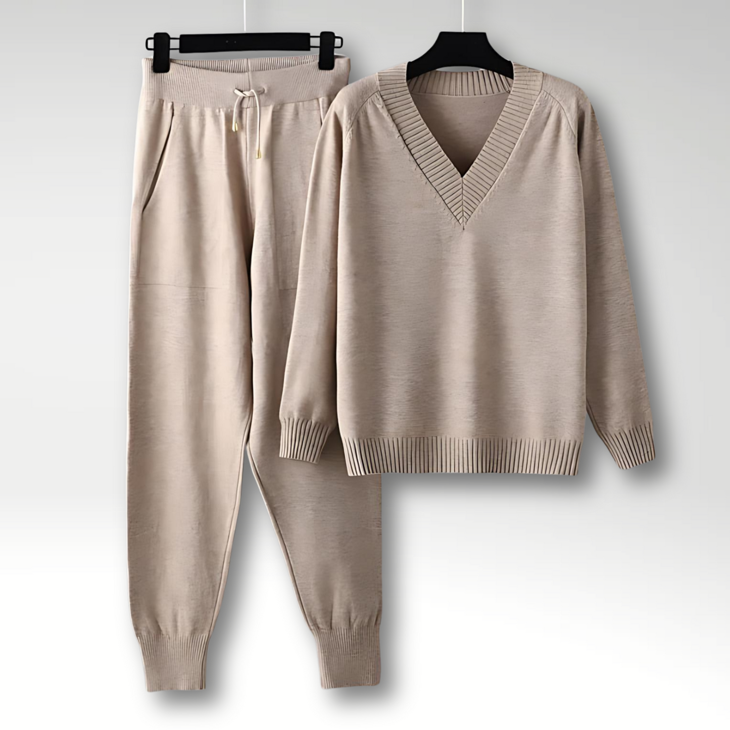 Elegant mysset med luva och byxor – Stilfull avkoppling