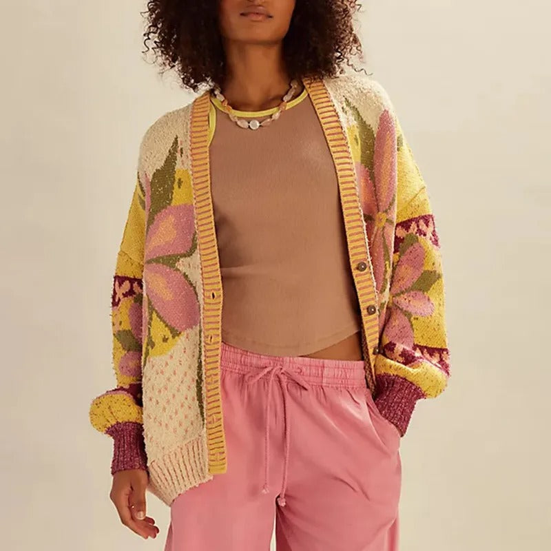 Elegant og blød cardigan med blomsterdesign og rummelig pasform