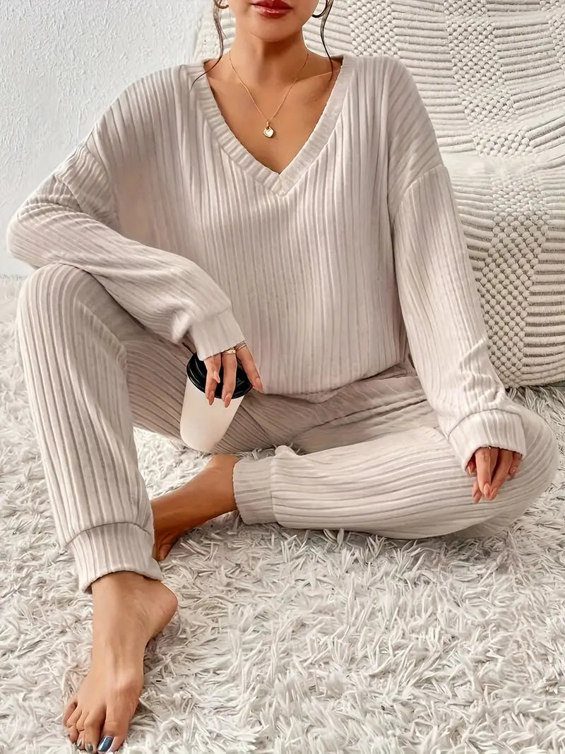 Elegant Loungewear Sæt med V-Hals og Ribbet Design