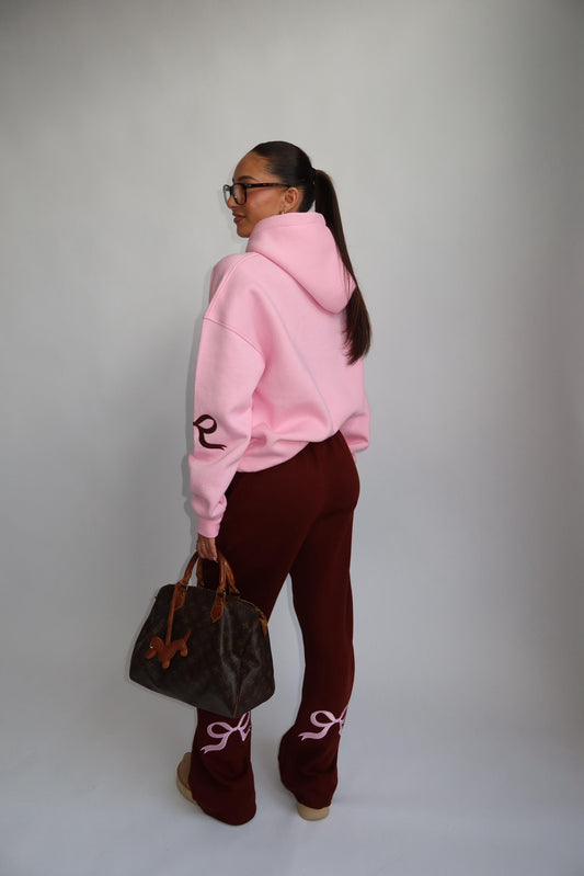 Trendy cropped hoodie med unikke broderinger