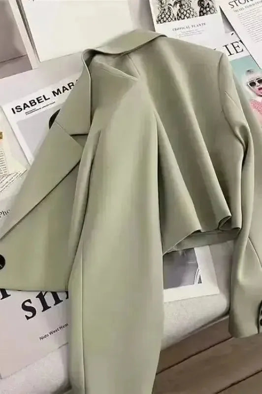 Kompakt blazer med definierade slag och modern passform