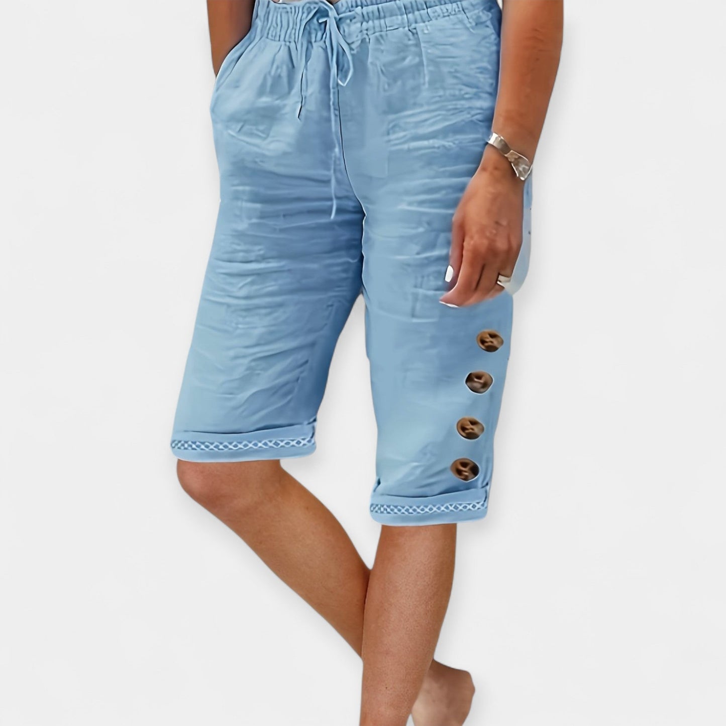 Stilfulde Knælange Shorts med Unikke Knapdetaljer
