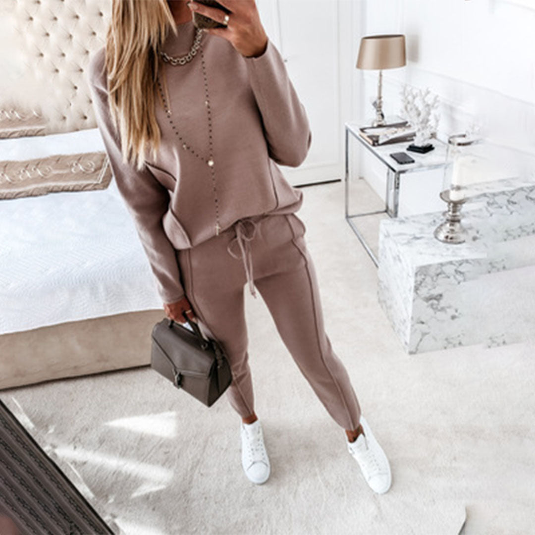 Elegant Lounge Sæt med Sweatshirt og Bukser – Din Stilsikre Vej til Afslapning
