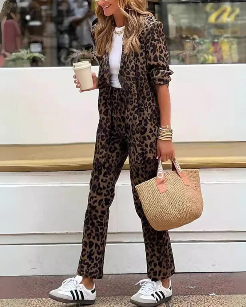 Noir Leopard Set – Jacka & Byxor för det Moderna Livet