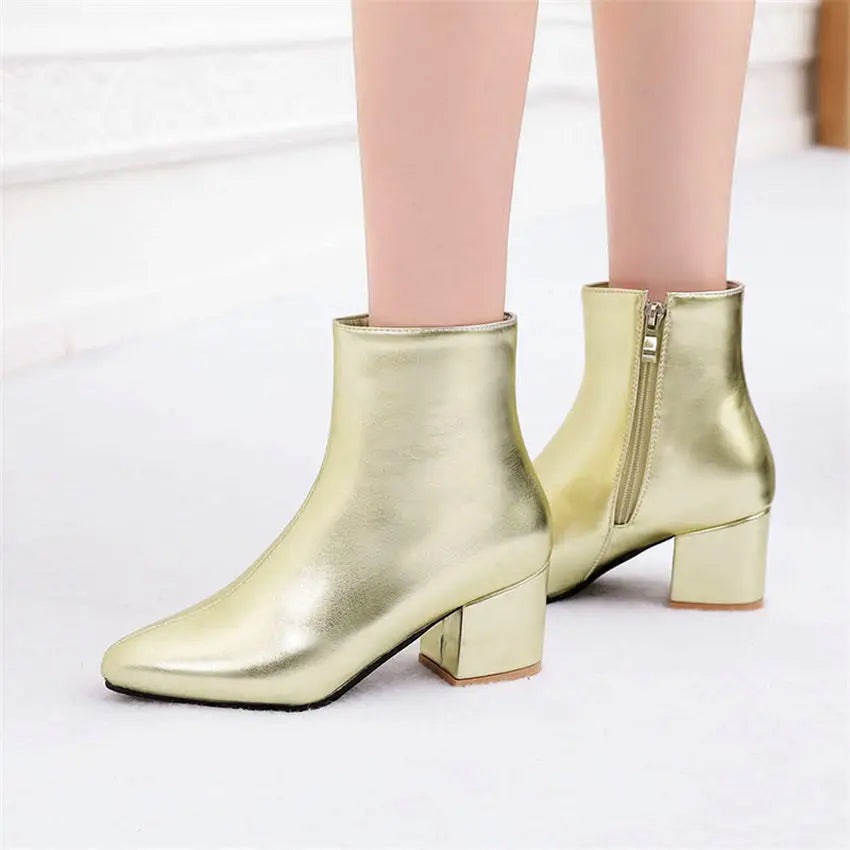 Glitrande silverstövlar för dam – skapa din unika look
