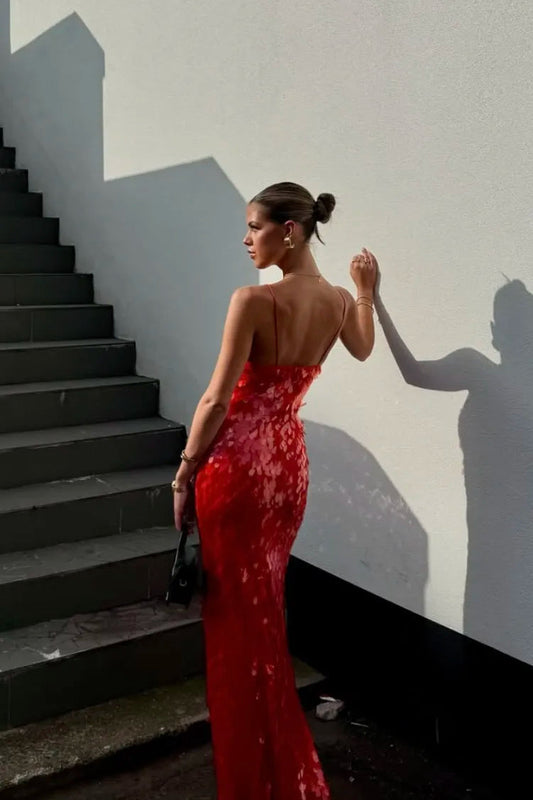 Glittrande Elegans | Chic Klänning för Fantastiska Tillfällen