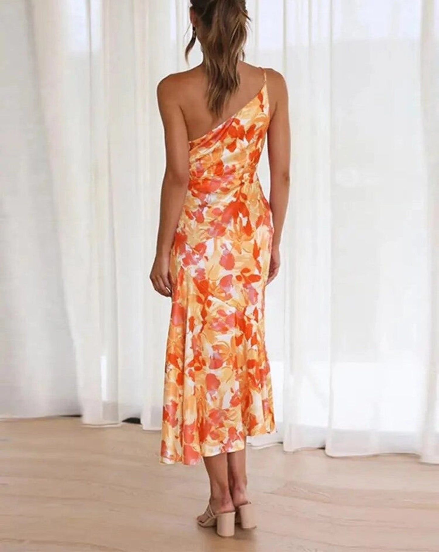 Luna | Blommigt Maxiklänning med Asymmetrisk Design för Sommaren