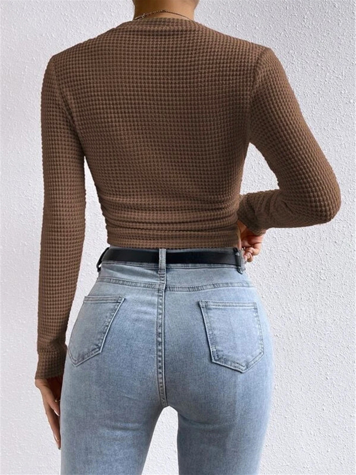 Liva | Trendig Långärmad Crop-Top i Texturerad Stil